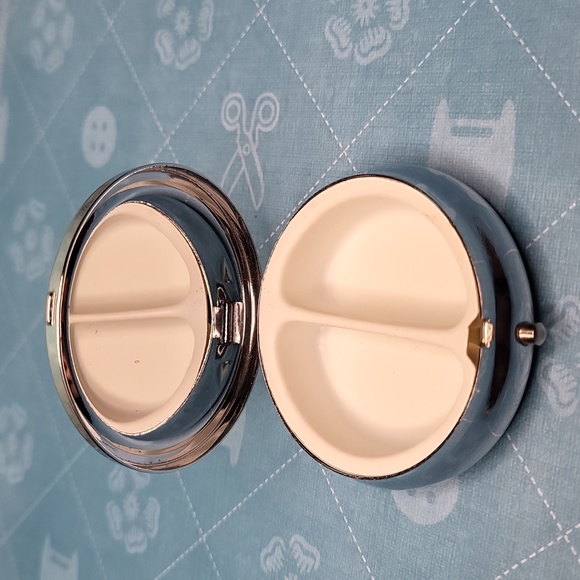 Pill Compact - Picture 3 of 4